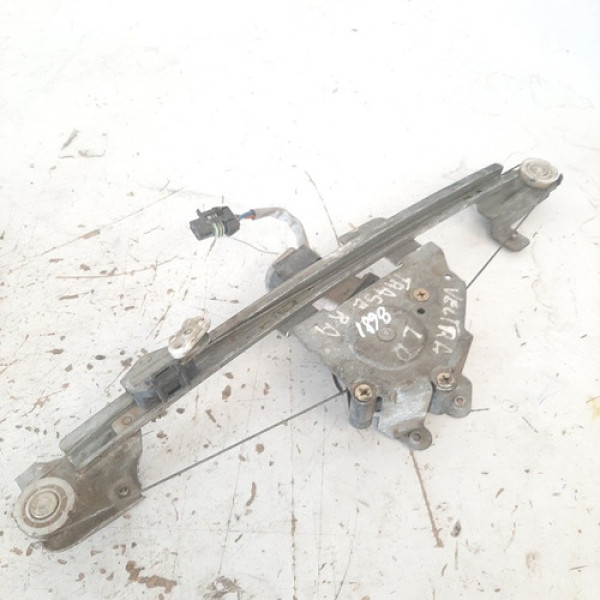 Máquina Vidro Traseira Direita Vectra  1997 1998.    8681